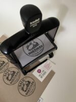 Antspaudas su logotipu